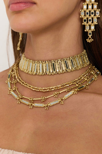 Inayat Choker