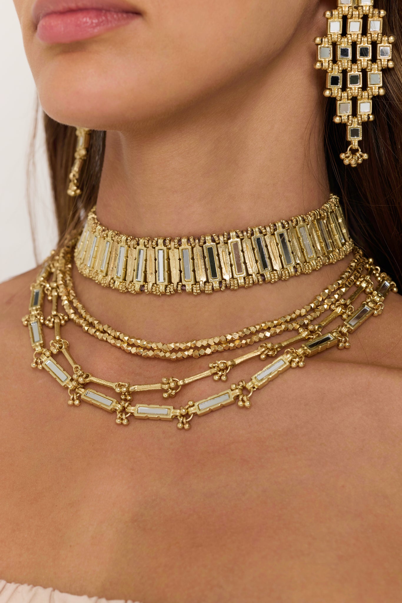 Inayat Choker